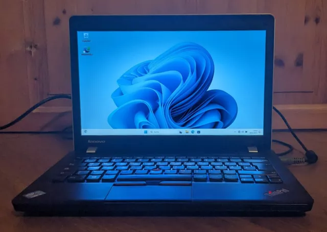 Lenovo ThinkPad E330 Edge, Intel Core i3 2,40 GHz, 8 GB RAM, 240 GB SSD, Win 11