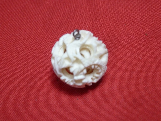 Vintage Chinese Puzzle Mystery Ball Hand Carved Layer  Resin Balls Neckless