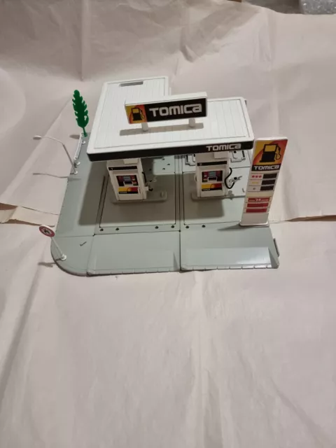 Takara Tomy Tomica World Town Hypercity 85306 Petrol Station Used No Vehicles