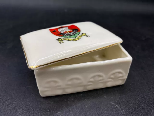 Isle of Wight Chest Crested China Expat Collectable Trinket Oblong Pot Ship Logo