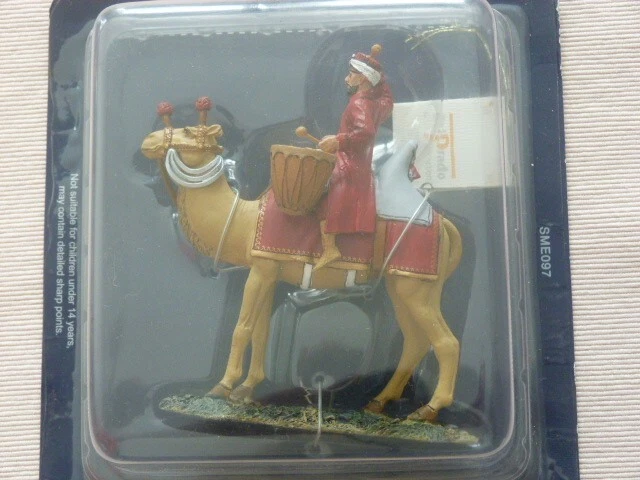 32 Soldats En étain Plats Du Moyen-Âge - BAU - Allemagne - Échelle 1:60 (30mm) - Occasion