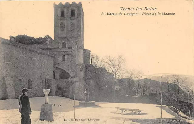 Cpa 66 Vernet Les Bains Saint Martin Du Canigou Place De La Madone