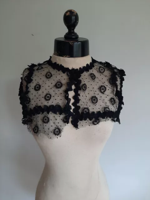 Antiker Flapper 1920er Jahre Capelet Pelerine schwarz Spitze Blumenmuster Umhang Schal Art Deco