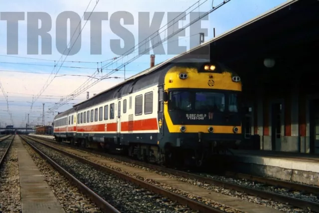 35mm Slide RENFE Spanish Railways Diesel Railcar 9-597-048 Castejon 1994 Orig
