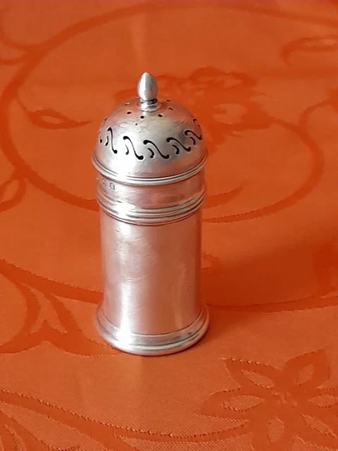 ancienne petite saupoudreuse ou salière en argent sterling  objet de vitrine