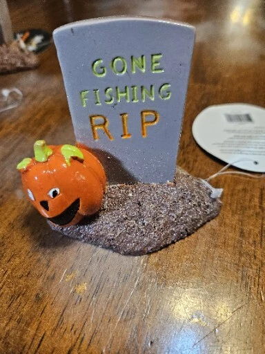 Thrills & Chills Tombstone RIP Aquarium Decor fluorescent / glows under light