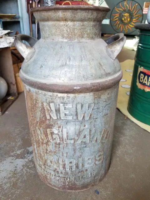 RARE! VINTAGE 10-GALLON STEEL MILK CAN "New England Dairies" BOSTON MASS No top