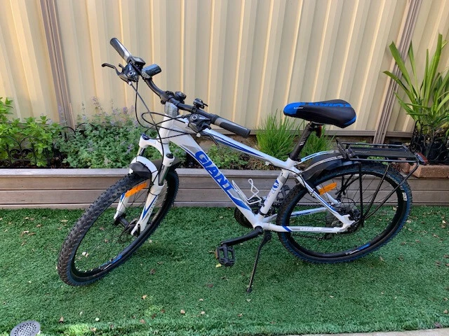 men's giant boulder mountain bike