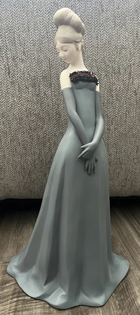 Lladro Gala Dance Woman Figurine 2017 Annual Piece Retired Francisco Polope