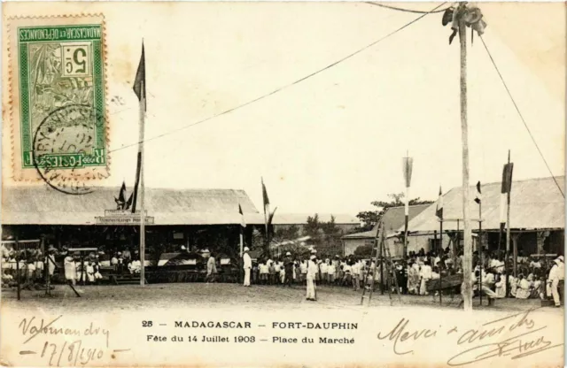 CPA AK Fort Dauphin - Place du Marche MADAGASCAR (819470)