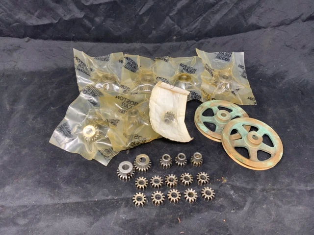 NEW Lot (24) Boston Gear Steel Spur Gears H2424, H2412, H2418, S2412 NEW Lot (24) Boston Gear Steel Spur Gears H2424, H2412, H2418, S2412