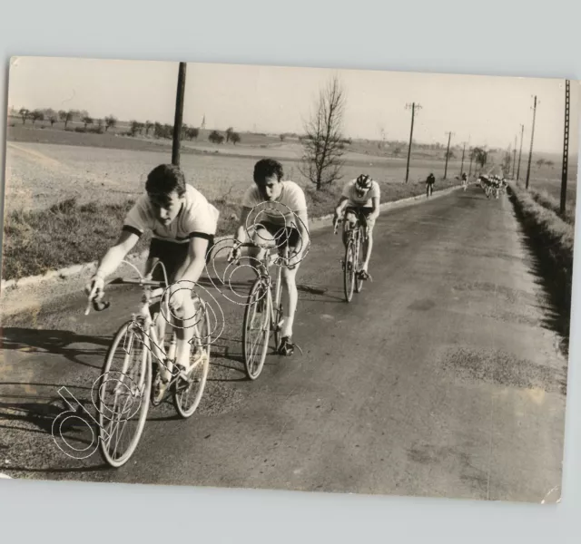 TOUR DE FRANCE Cyclists Bicycles RACING Sports Athletes EUROPE 1950s Press Photo