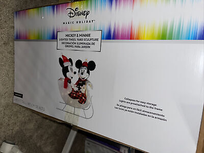 Escultura de oropel en trineo iluminada de Mickey y Minnie de Disney Magic Holiday - 34 pulgadas