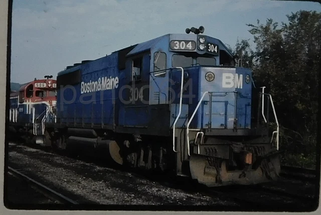 RR TRAIN Slide B&M Boston & Maine GP-40-2 #304 Mechanicville NY 1984  AB18