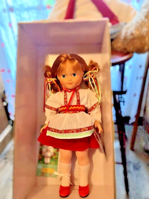 POUPEE ANCIENNE MARIE FRANCOISE MODES ET TRAVAUX AVEC SA BOITE D ORIGINE