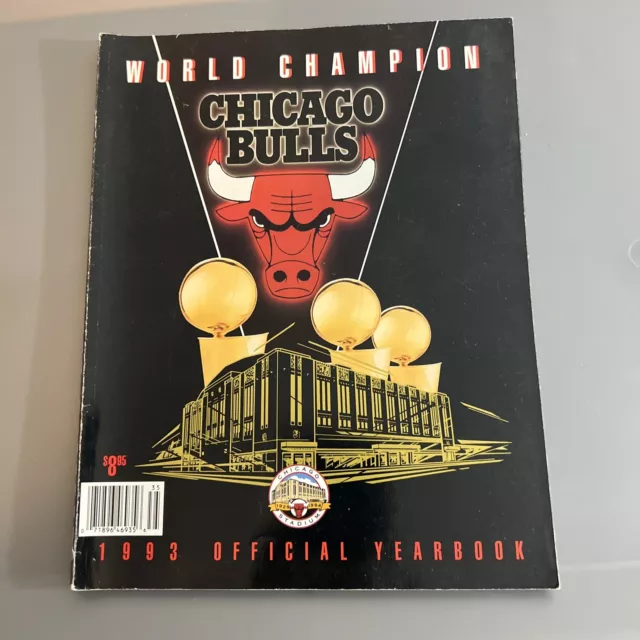 1993 WORLD CHAMPION Chicago Bulls NBA Official Yearbook Michael Jordan ...