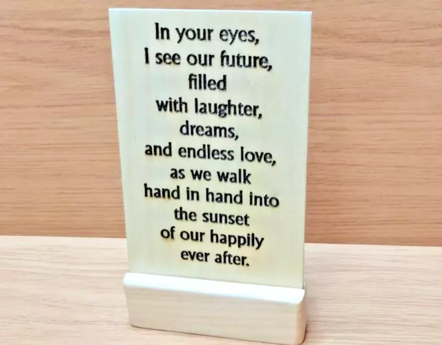 Letrero de regalos y tarjetas de boda de madera a medida de Engrave Your Memories: