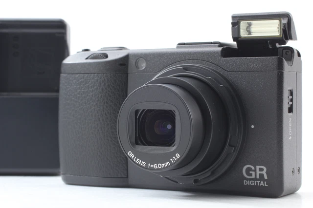 530 Shots [MINT] Ricoh GR Digital III 3 10.0MP w/ Battery Charger From JAPAN