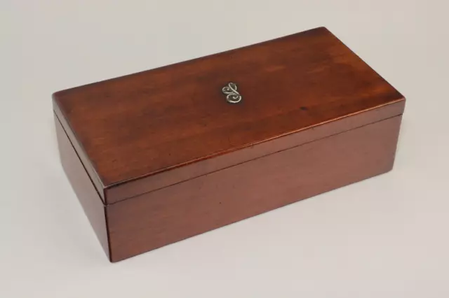 Antigua caja de caoba con letra plateada F inicial inglés alrededor.1900 ET