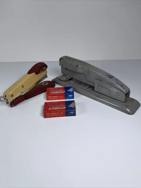 TRU RED™ Premium Desktop Stapler, 30-Sheet Capacity, Gray/Red (TR58077)