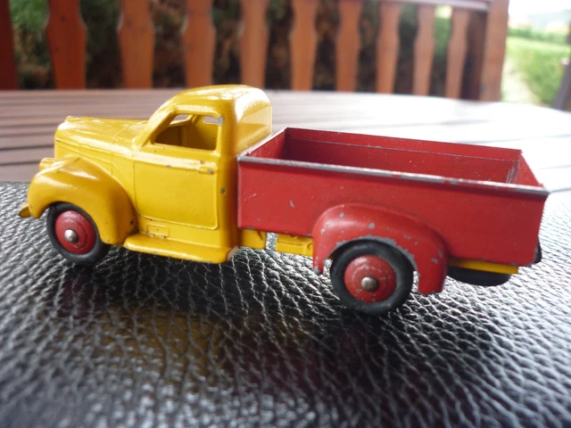 dinky toys F 25P Studebaker Pick-up peu fréquent
