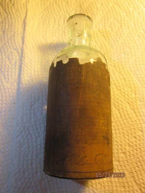 ANTIQUE "WELLS, RICHARDSON & Co. IMPROVED BUTTER COLOR" BOTTLE  1870's