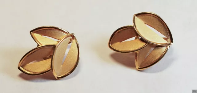 Vintage Crown Trifari Gold Tone Leaf Clip On Earrings