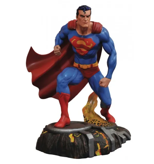 DC Comics DJB29 Figurine Superman 30,5 cm : : Jeux et Jouets