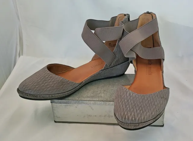 Gentle Souls Kenneth Cole Noa Wedge Elastic Ankle Strap Metallic Pewter Shoes 8