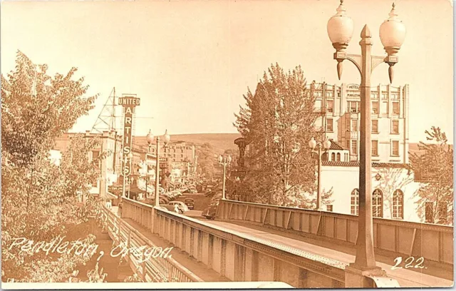 RPPC Pendleton Oregon Street Scene United Artists Theater 1940s