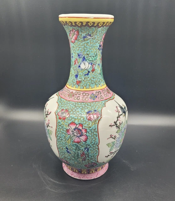 A Pair Of Chinese Early 20th Century Hand Enamelled Vase 3