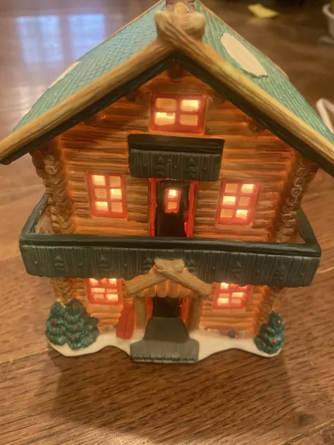 Vintage Seasonal Specialties CO. Christmas Village Log Lodge/Cabin Lighted