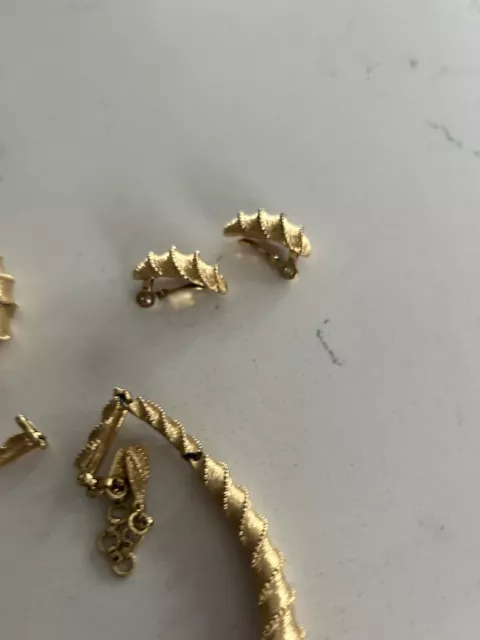 Vintage 1960’s Monet Gold Collar Necklace, Bracelet And Clip Earrings 3