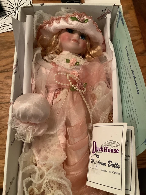 Duck house Heirloom Doll CAROLINE New