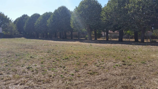 Terrain constructible non viabilisé - superficie 2344 m²