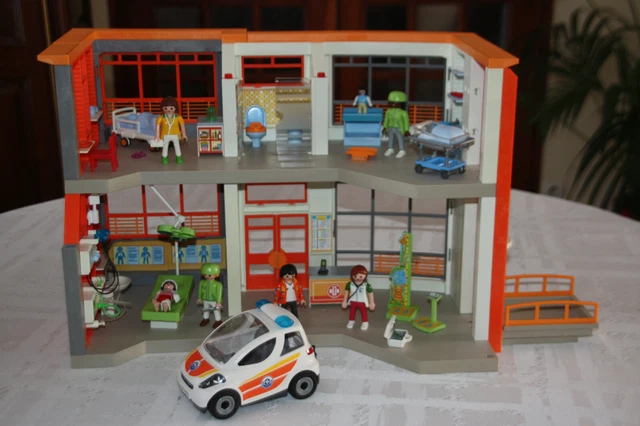 Lot Playmobil Hôpital / Médecins + véhicule d'urgence