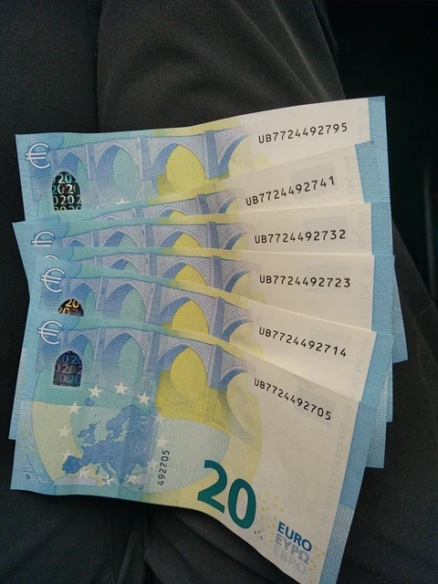 Très rare.... série de 6 billets de 20 euros neufs. 