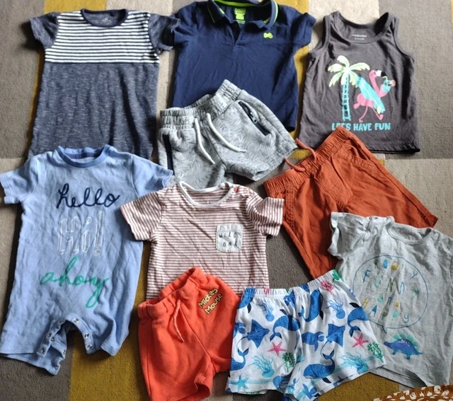Pacchetto bambini 12-18 mesi 2 tamponi, 4 top e 4 pantaloncini ottime condizioni