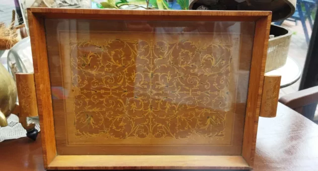 Antikes Tablett m. aufwendigen Intarsien, Glasplatte + Griffen; 33,5 x 25cm