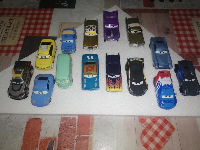 1 lot de  voitures cars disney pixar  mattel metal  d occasion