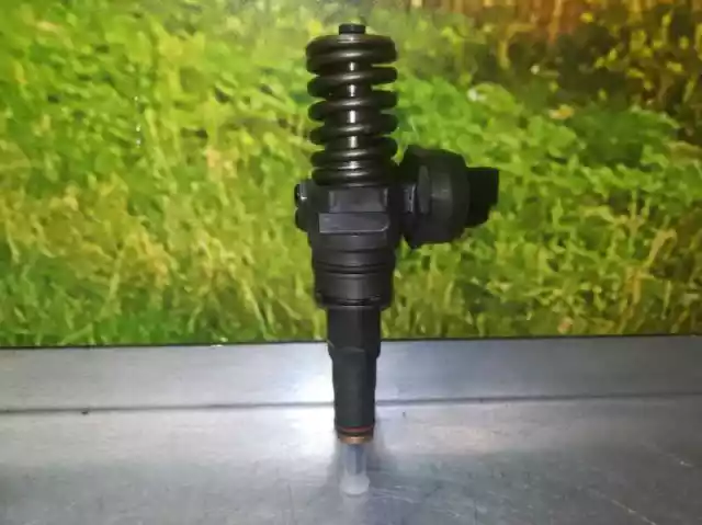 0414720215 injecteur pour VOLKSWAGEN GOLF V 1.9 TDI 2003 038130073AG 3638562