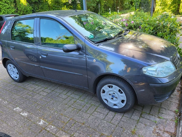 Fiat Punto, 5-Türer, Bj. 2004, Farbe grau Fiat Punto, 5-Türer, Bj. 2004, Farbe grau
