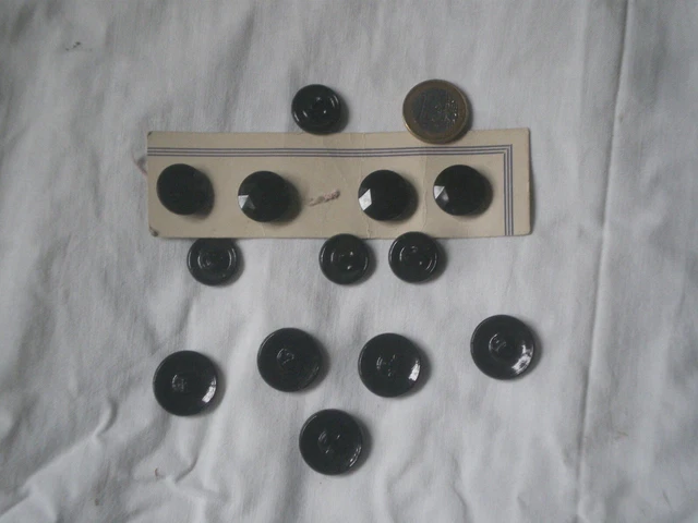 5+ 8  BOUTONS ANCIENS VERRE NOIR A FACETTES ( des annees 1900