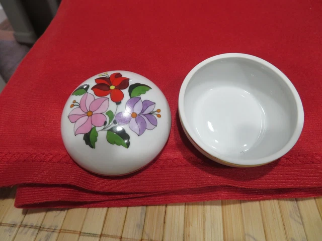KALOCSA HAND PAINTED PORCELAIN DECORATED BEAUTIFUL  TRINKET BOX 3" x 2" 2