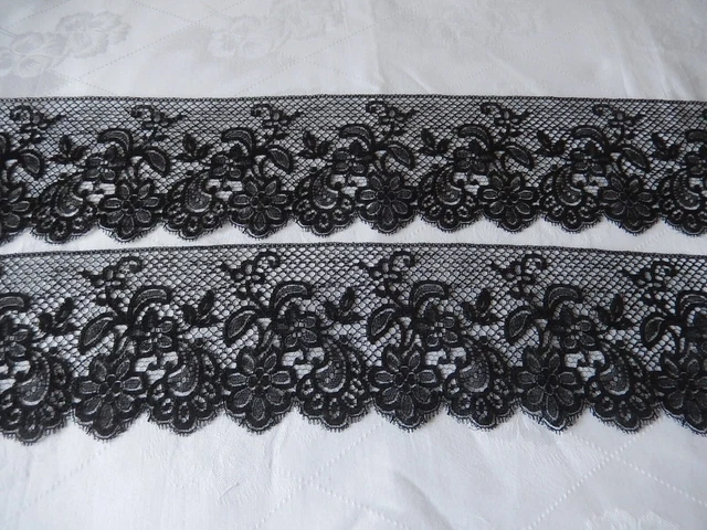 DENTELLE ANCIENNE NOIRE  : 2 m + 1,90 m