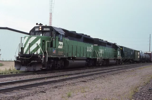 MO: Orig Slide BN Burlington Northern GP40-2 #3051+1 w/Train - Willmar MN 1992