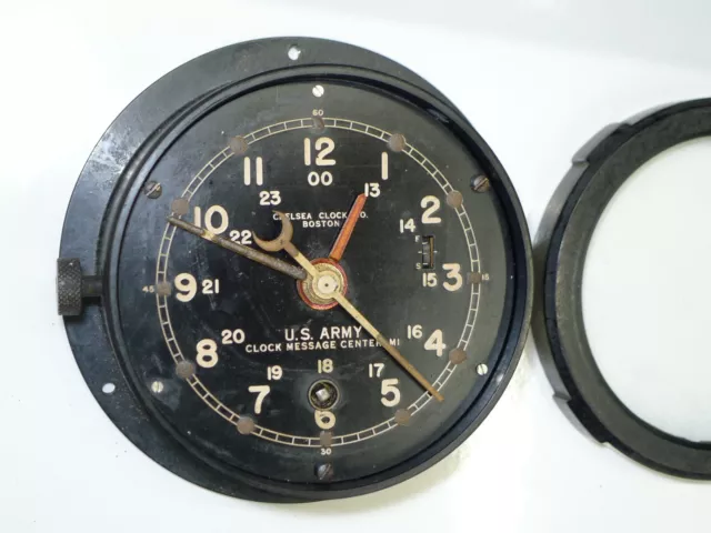 Chelsea Clock Co., Boston US-Armee Uhr Nachrichtenzentrum M1 Bakelit Militär