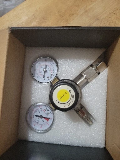 LotsJoy Safety Pressure Relief Valve Primary Outlet CO2 Regulator G5/8 Inch