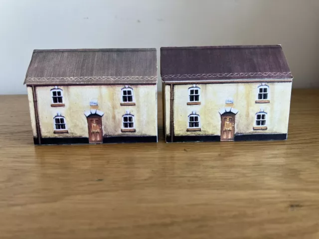 Graham Farish N Gauge Building 9502 - 2 x Rural Cottages. Constructed