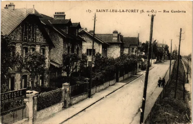 CPA St-LEU-la-FORET - Rue Gambetta (380588)